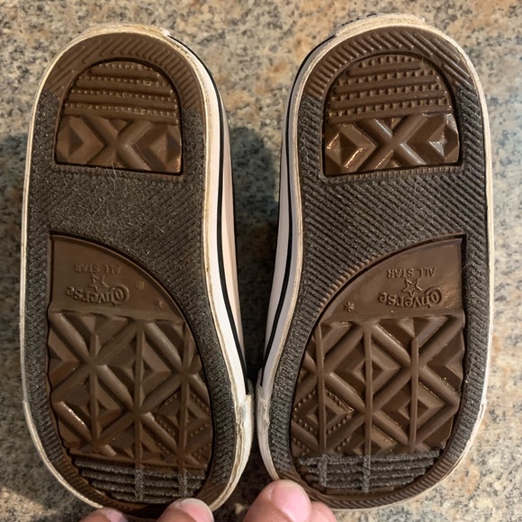 Well loved converse, with plenty of life left ! - Picture 2 of 2